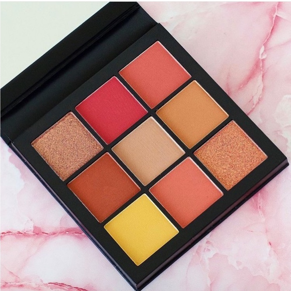 🌿 HUDA BEAUTY Coral Obsessions Palette - Picture 9 of 12